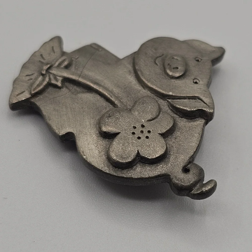 Pewter‎ Pig Brooch Vintage 1998 Flower Lapel Pin Signed Mali Farm Barn Animal